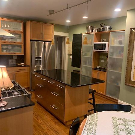 Oak Park Beauties - Tree Lined Streets - Walkable Apartamento Exterior foto