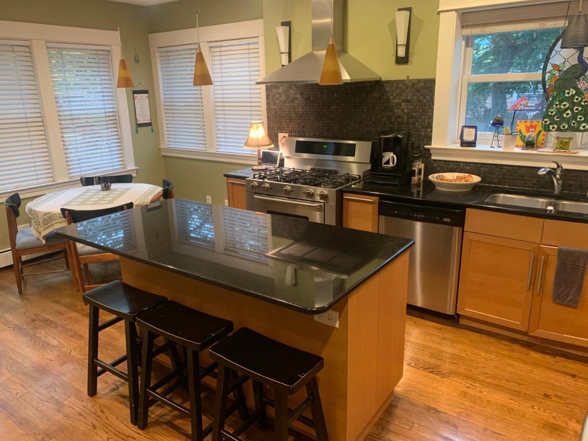 Oak Park Beauties - Tree Lined Streets - Walkable Apartamento Exterior foto